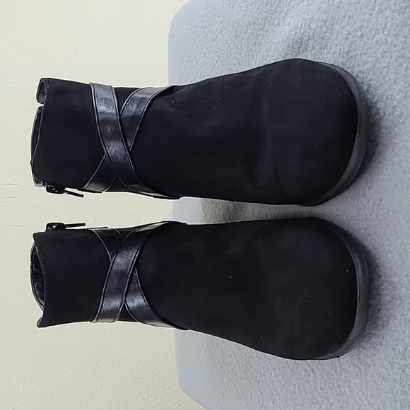 KAREN SCOTT Black Strap Detail Ankle Boots - Size 9.5M - Picture 2 of 12